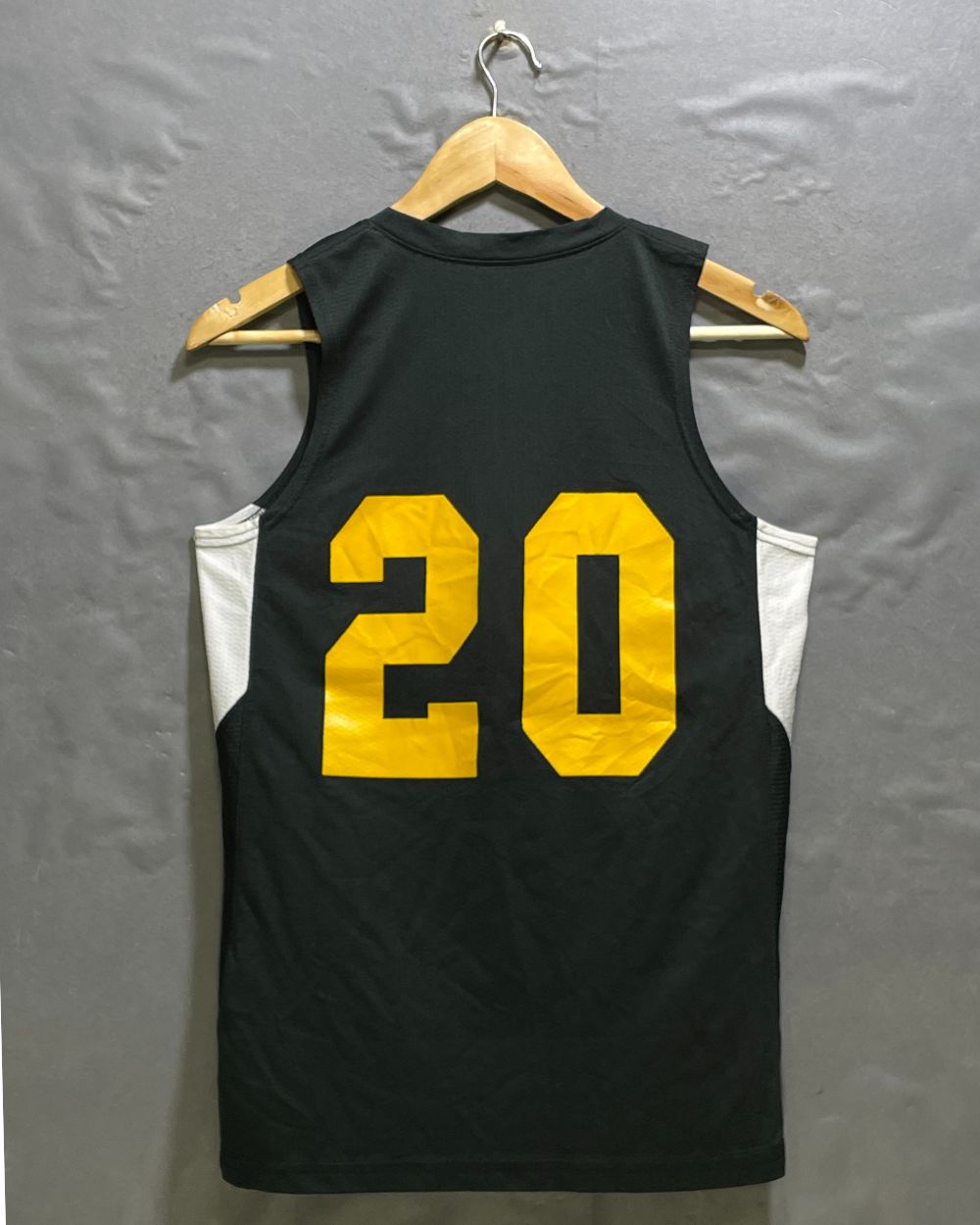 Under Armour White Sport Sando For Women Medium | ThriftHub.pk