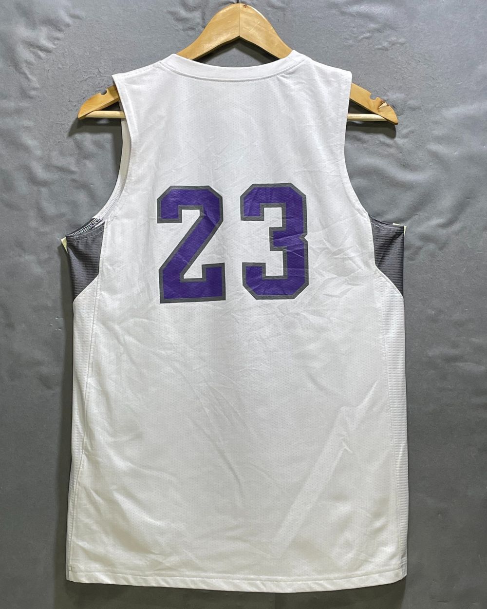 Under Armour White Sport T Shirt For Women Medium | ThriftHub.pk