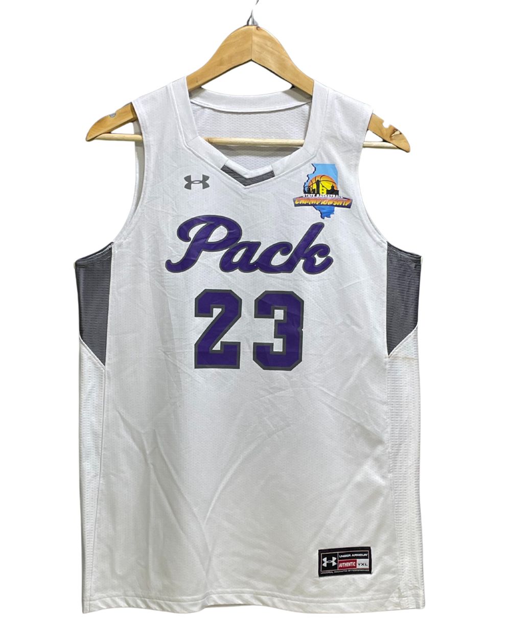 Under Armour White Sport T Shirt For Women Medium | ThriftHub.pk