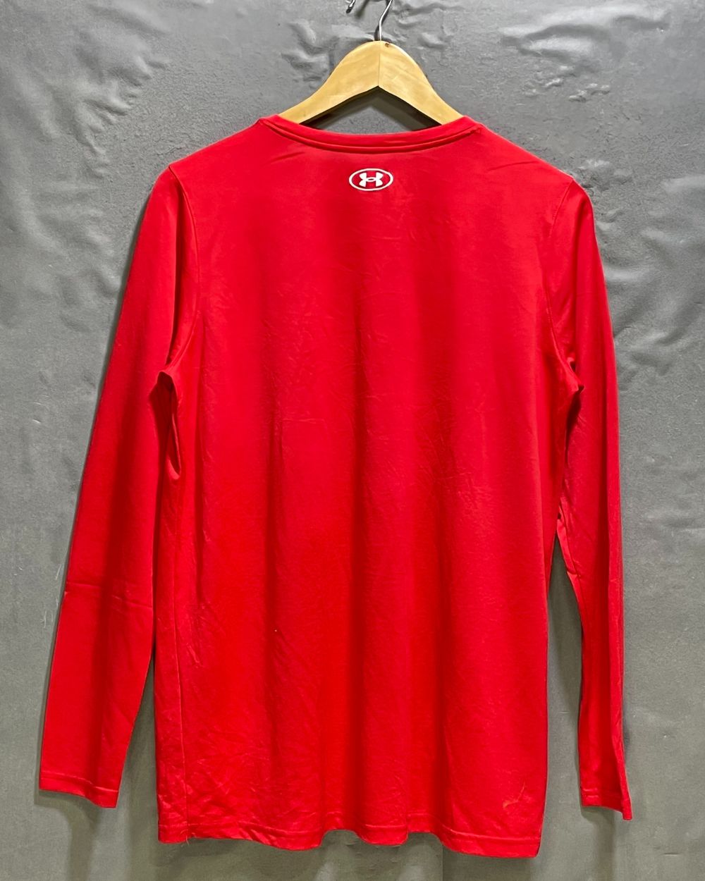 Under Armour Red Sport T shirt For Women Large | ThriftHub.pk