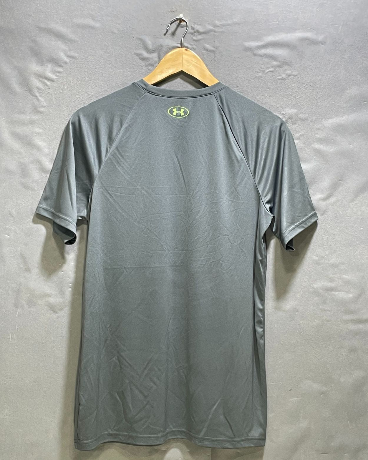 Under Armour Gray Sport T shirt For Women XL | ThriftHub.pk
