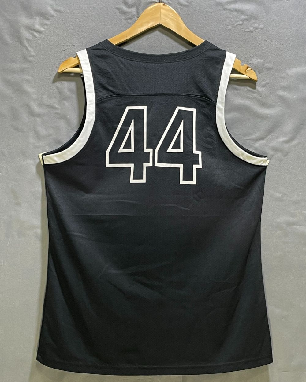 Under Armour Black Sport T Shirt For Women Large | ThriftHub.pk