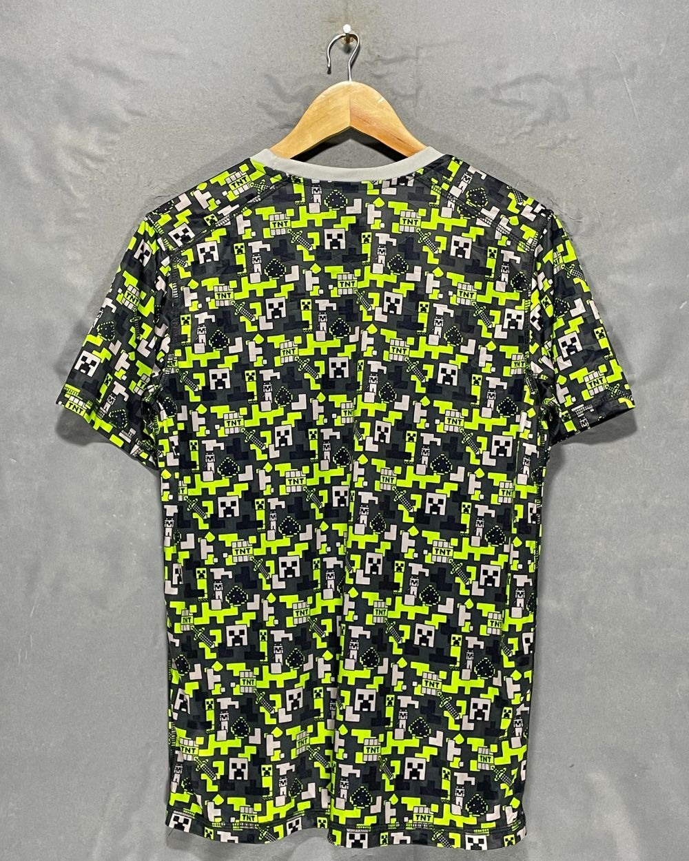 Mojang Green Sport T Shirt For Men XL | ThriftHub.pk