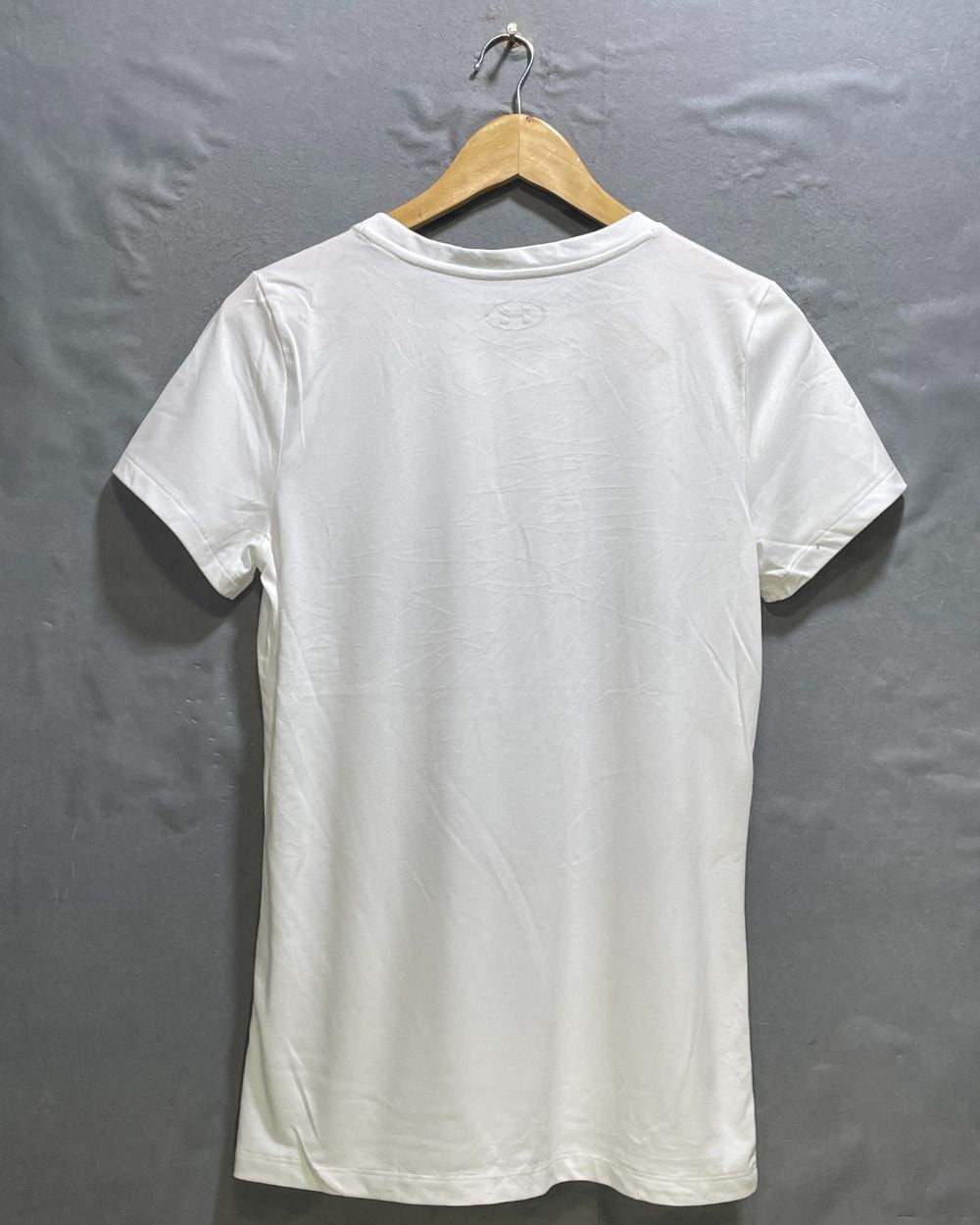 Under Armour White Sport T shirt For Women Medium | ThriftHub.pk