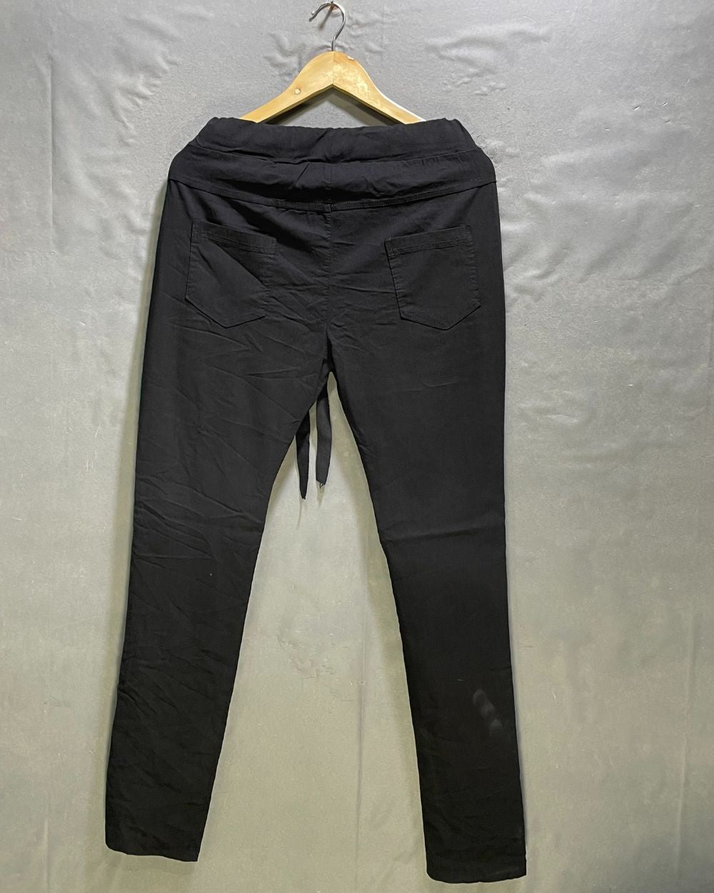 Thrift Hub Black Parachute Trouser For Women M | ThriftHub.pk