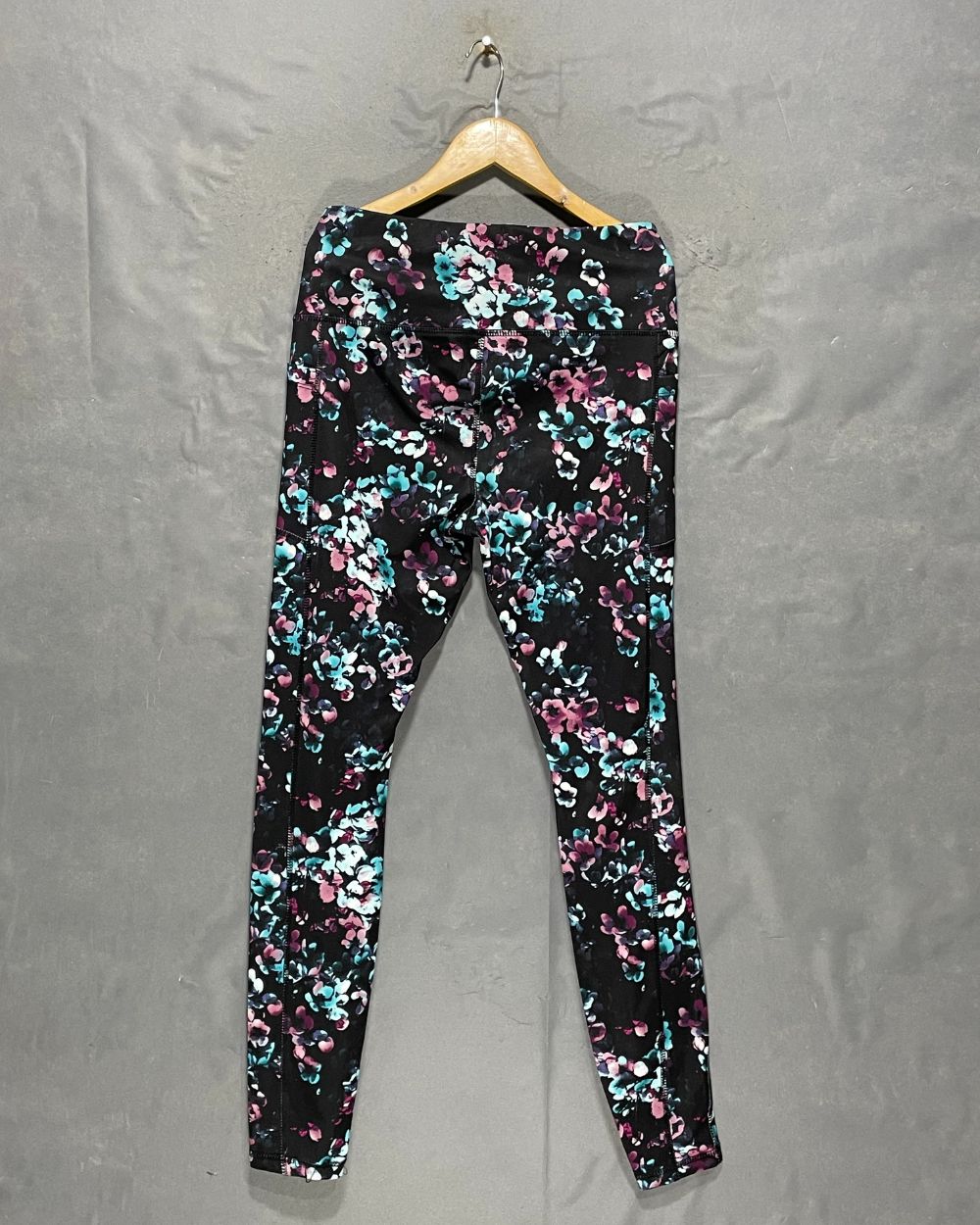 Avia Black Sport Gym Tights For Women L | ThriftHub.pk