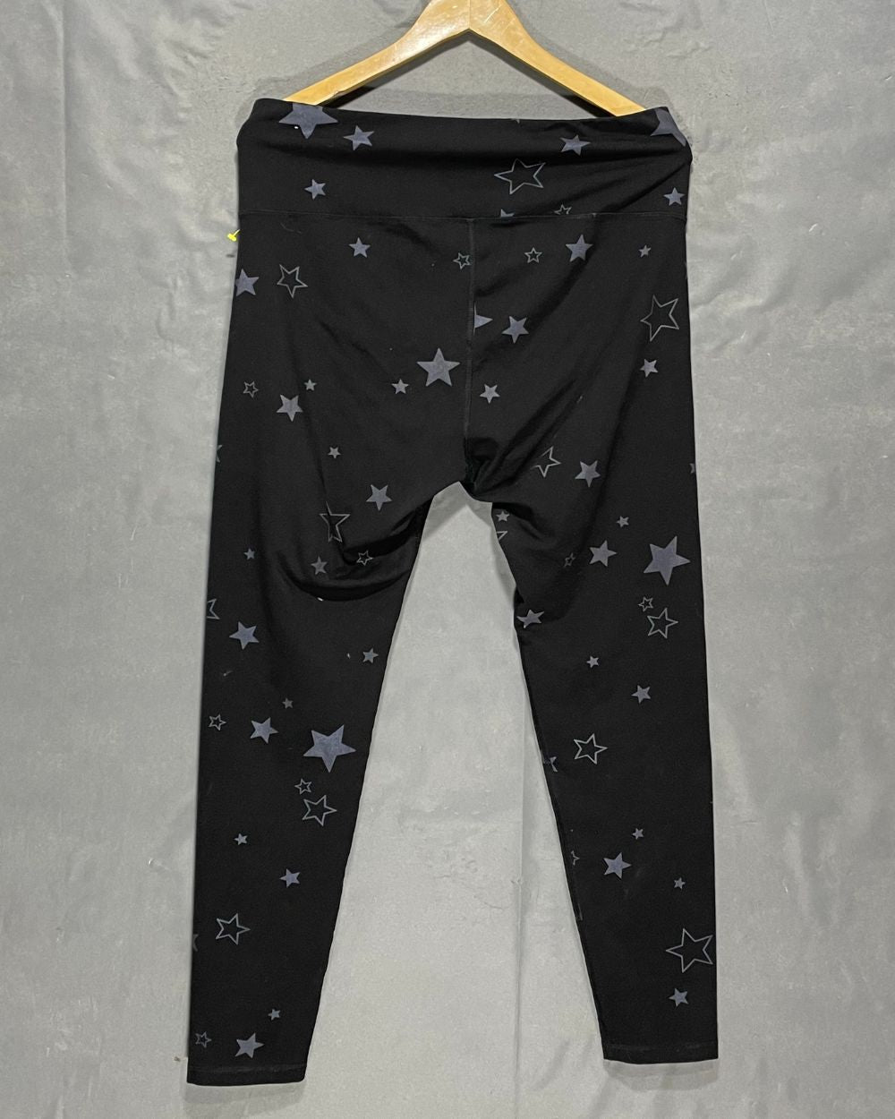 Old Navy Camouflage Sport Gym Tights For Girls X Large | ThriftHub.pk