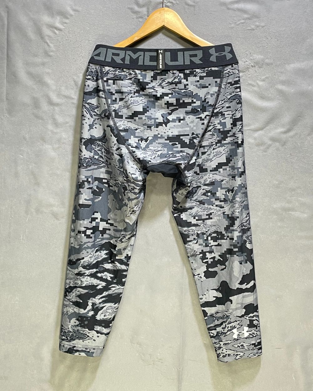 Under Armour Gray Sport Tights For Women Large | ThriftHub.pk