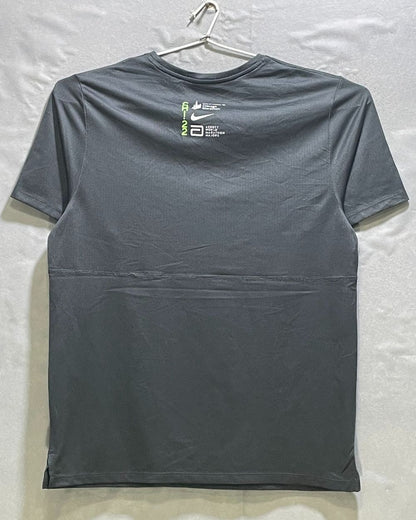 Nike Black Sport T shirt For Women Medium | ThriftHub.pk