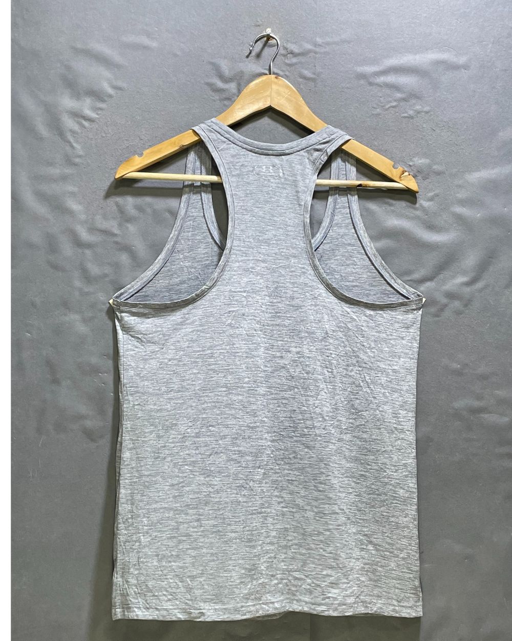 Under Armour Gray Sport T Shirt For Women Medium | ThriftHub.pk