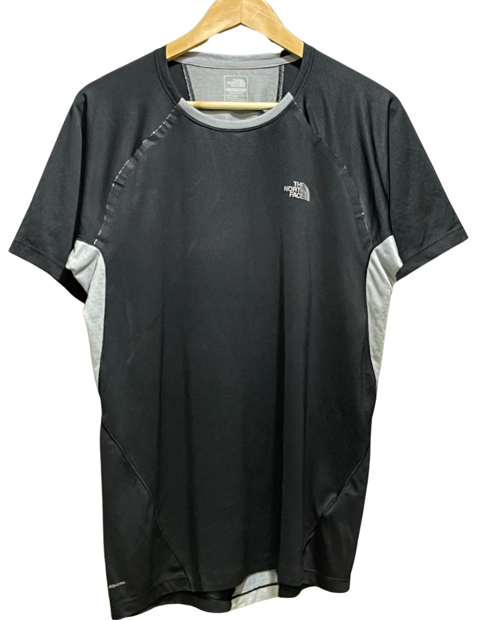 The North Face Black Sport T shirt For Women Large | ThriftHub.pk