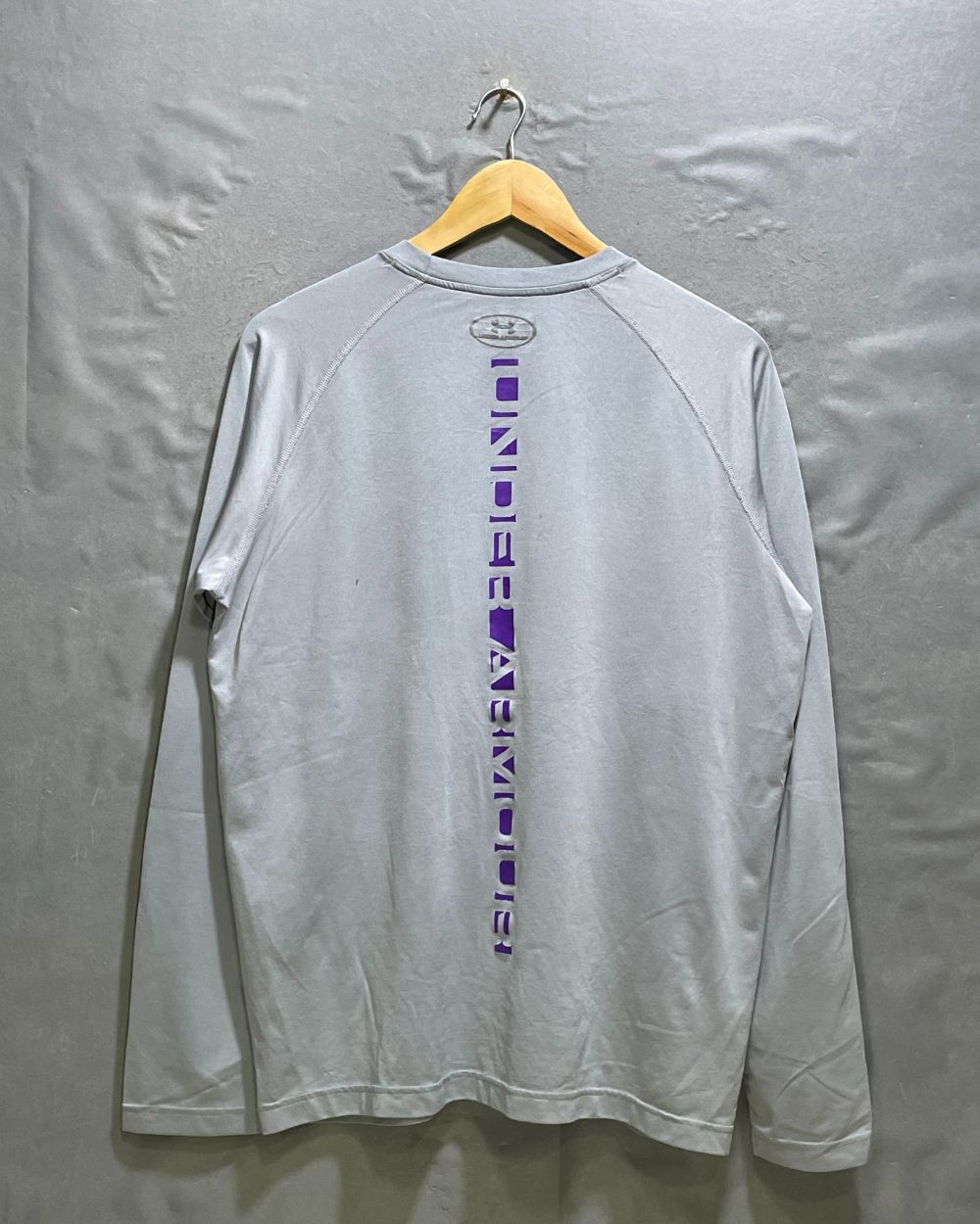 Under Armour Gray Sport T shirt For Women M | ThriftHub.pk