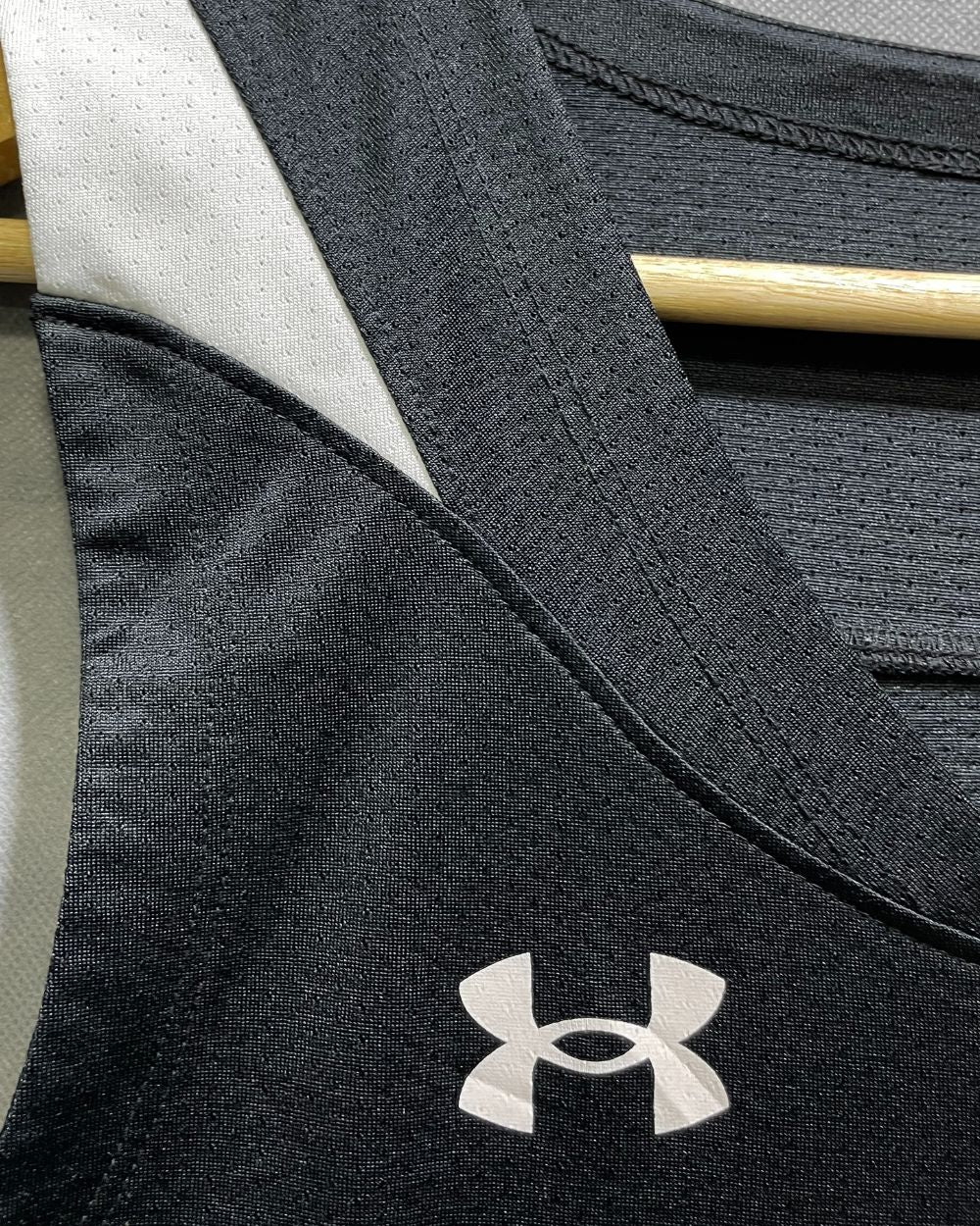 Under Armour Black Sport T Shirt For Women Large | ThriftHub.pk