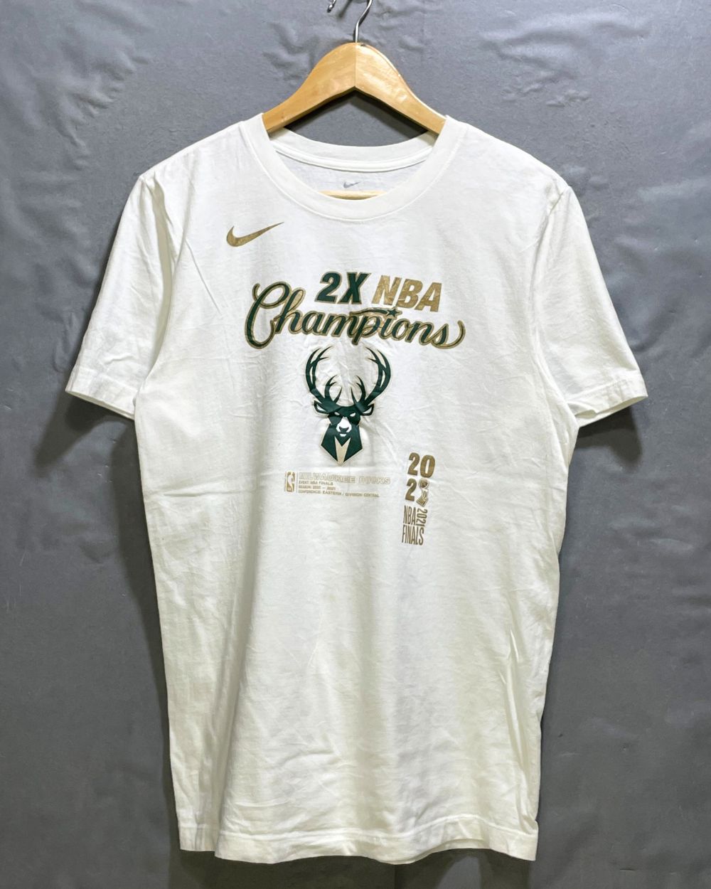 Nike White Sport T Shirt For Women Small | ThriftHub.pk