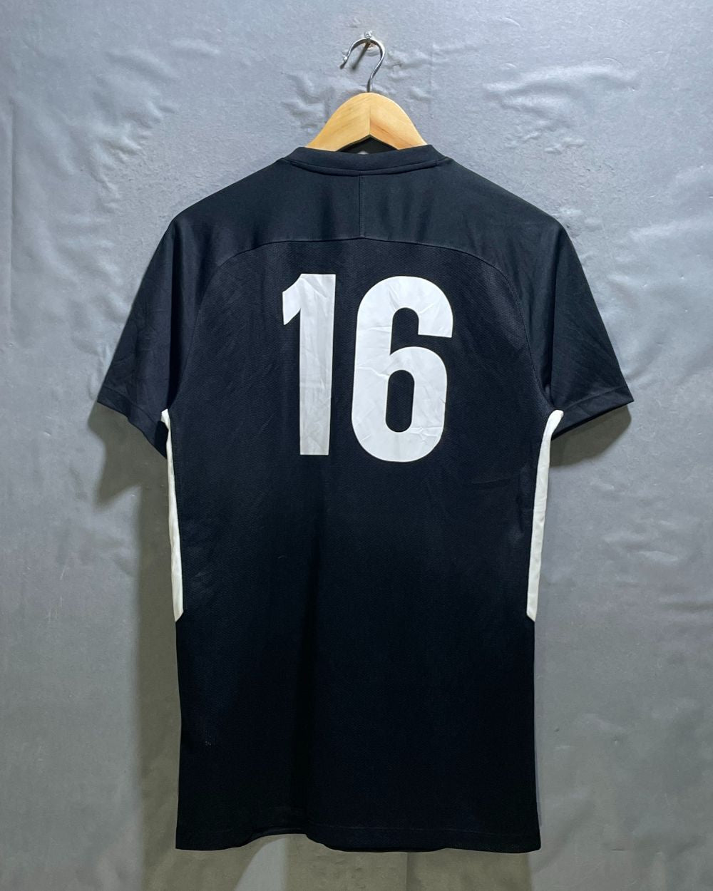 Nike Black Sport T Shirt For Women M | ThriftHub.pk