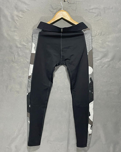 Nike Black Sport Gym Tights For Girls Small | ThriftHub.pk