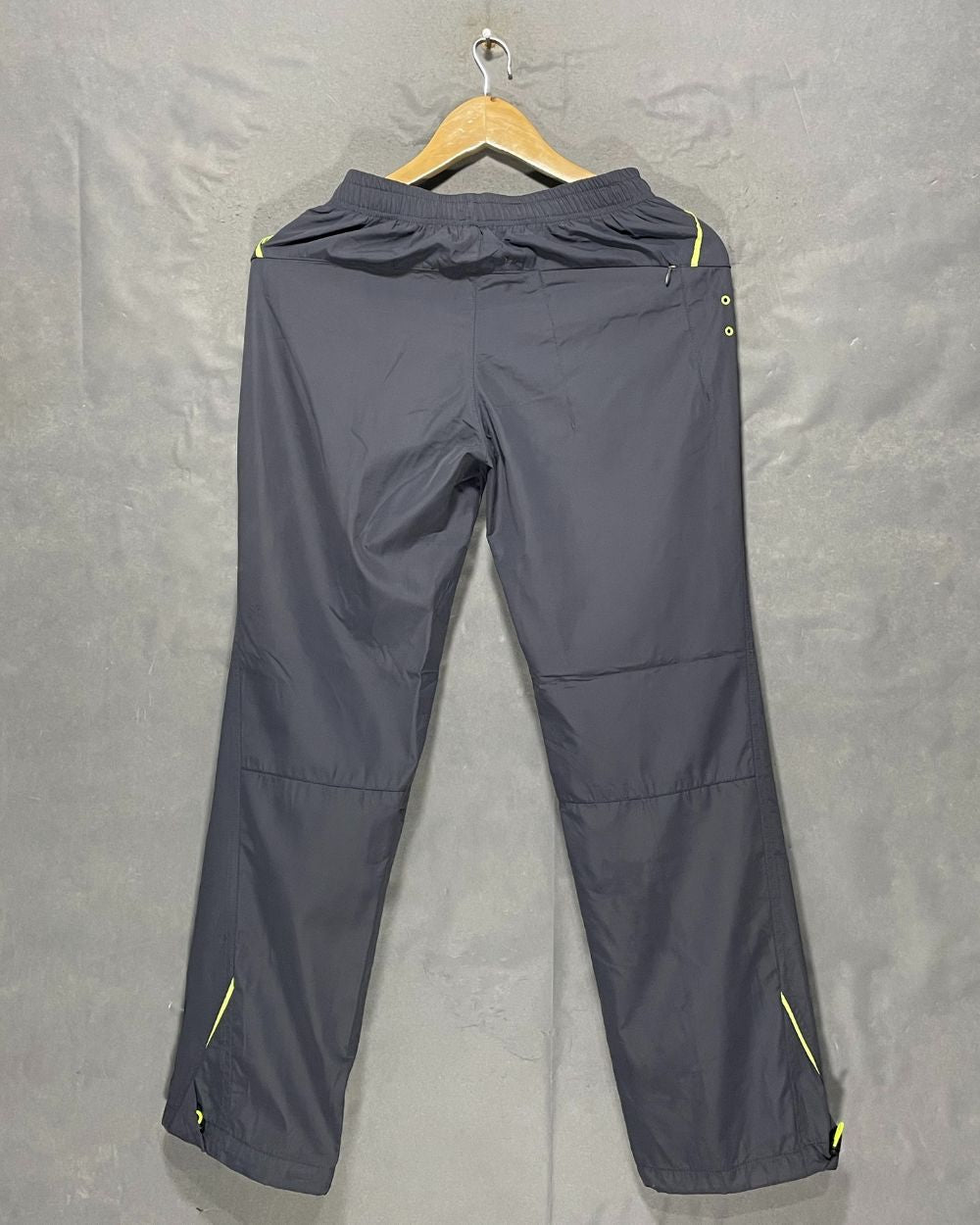 Nike Gray Parachute For Women Small | ThriftHub.pk