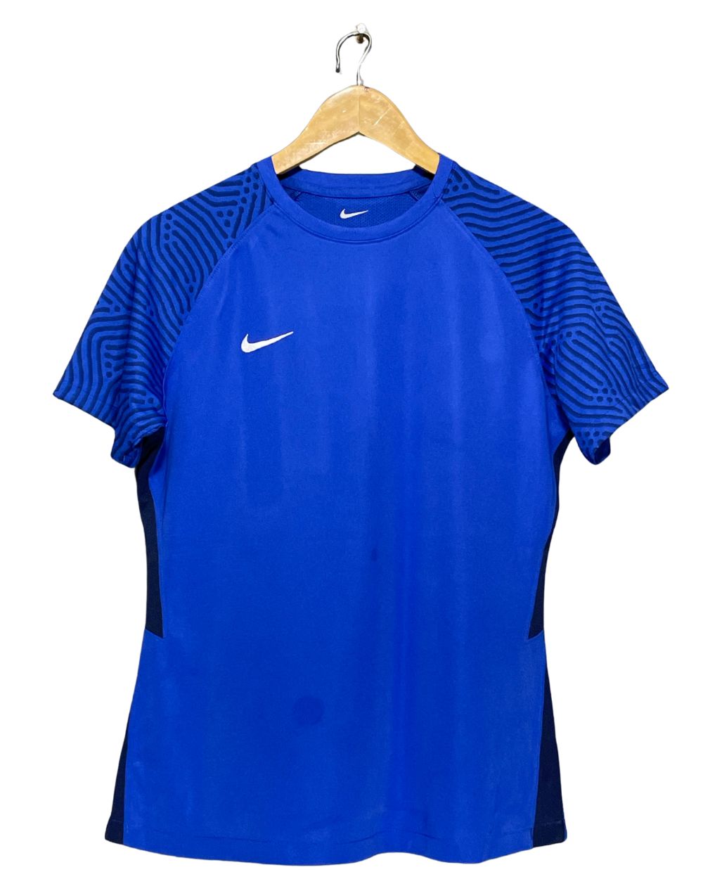 Nike Blue Sport T Shirt For Women Medium | ThriftHub.pk