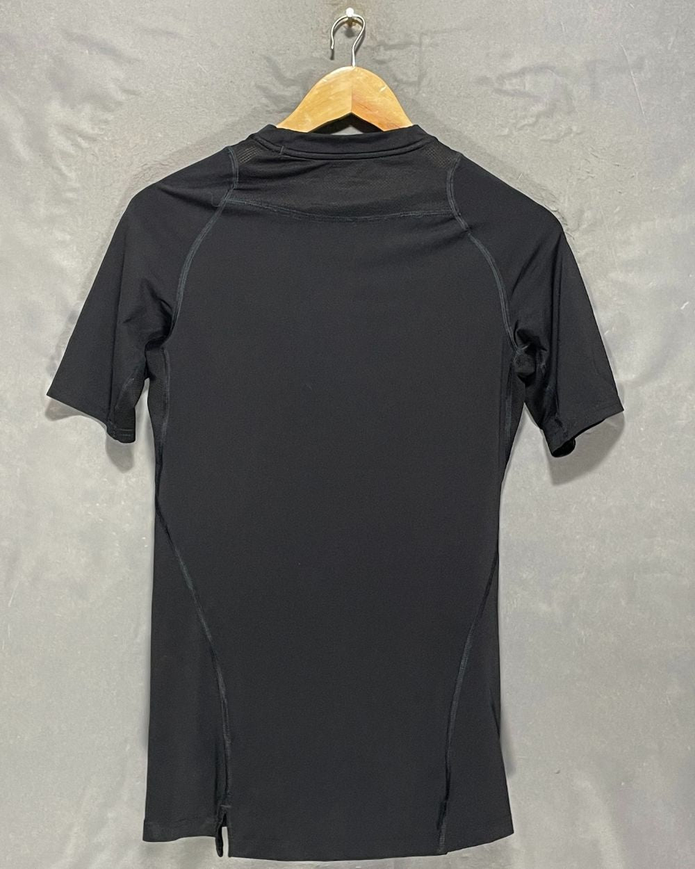 Nike Black Sport T Shirt For Women Small | ThriftHub.pk