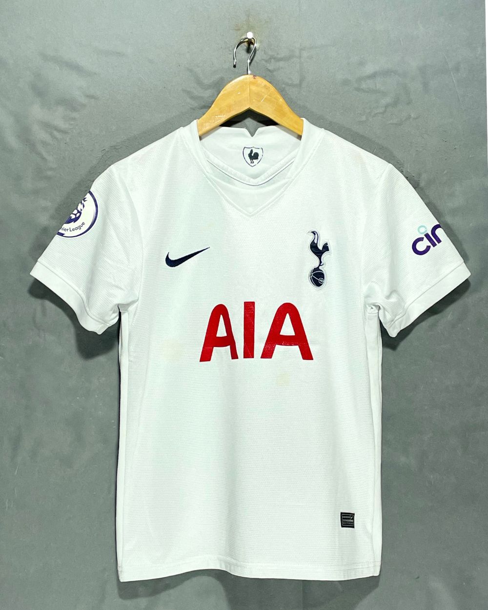 Nike White Sport T Shirt For Women M | ThriftHub.pk