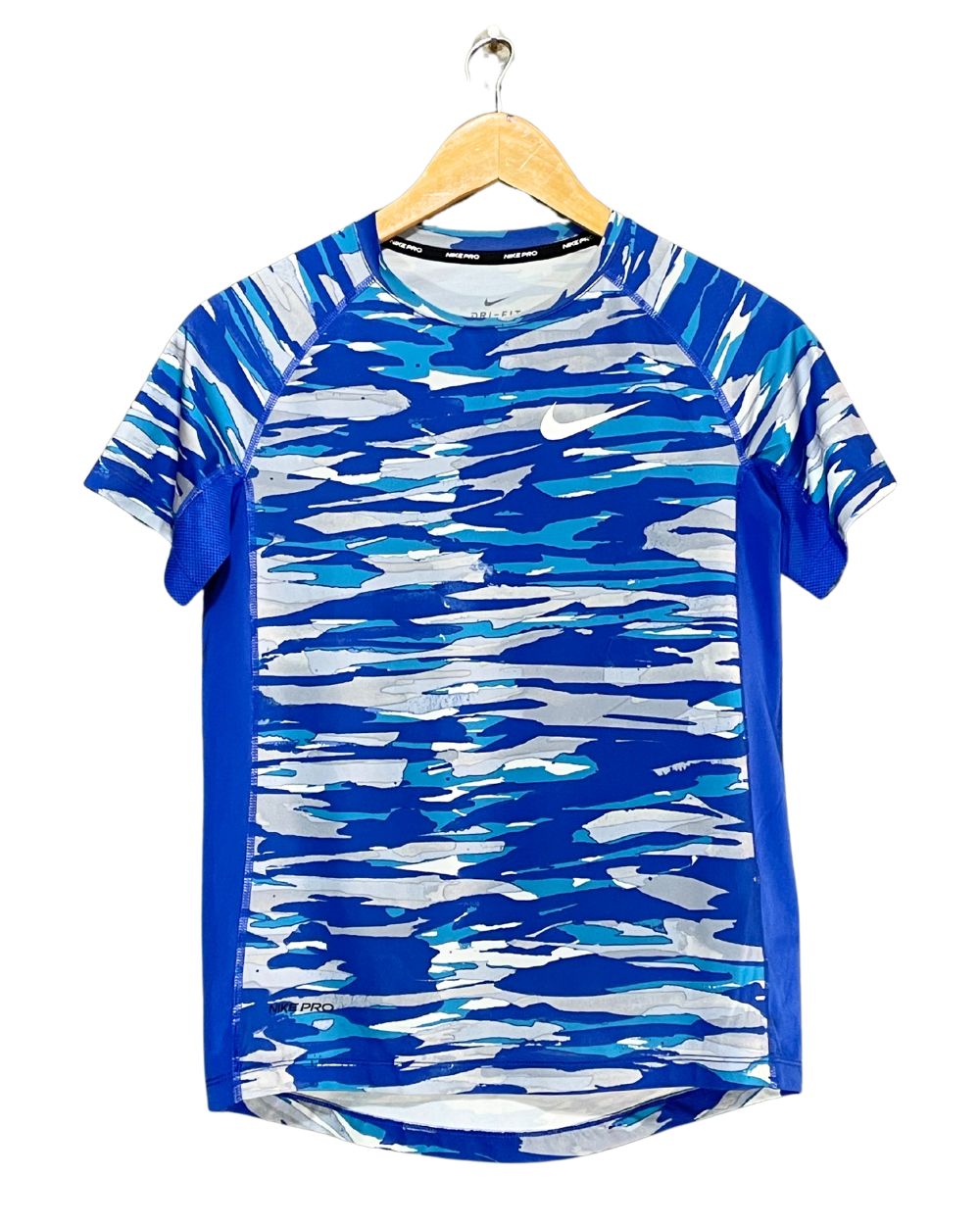 Nike Camouflage Sport T Shirt For Women L | ThriftHub.pk