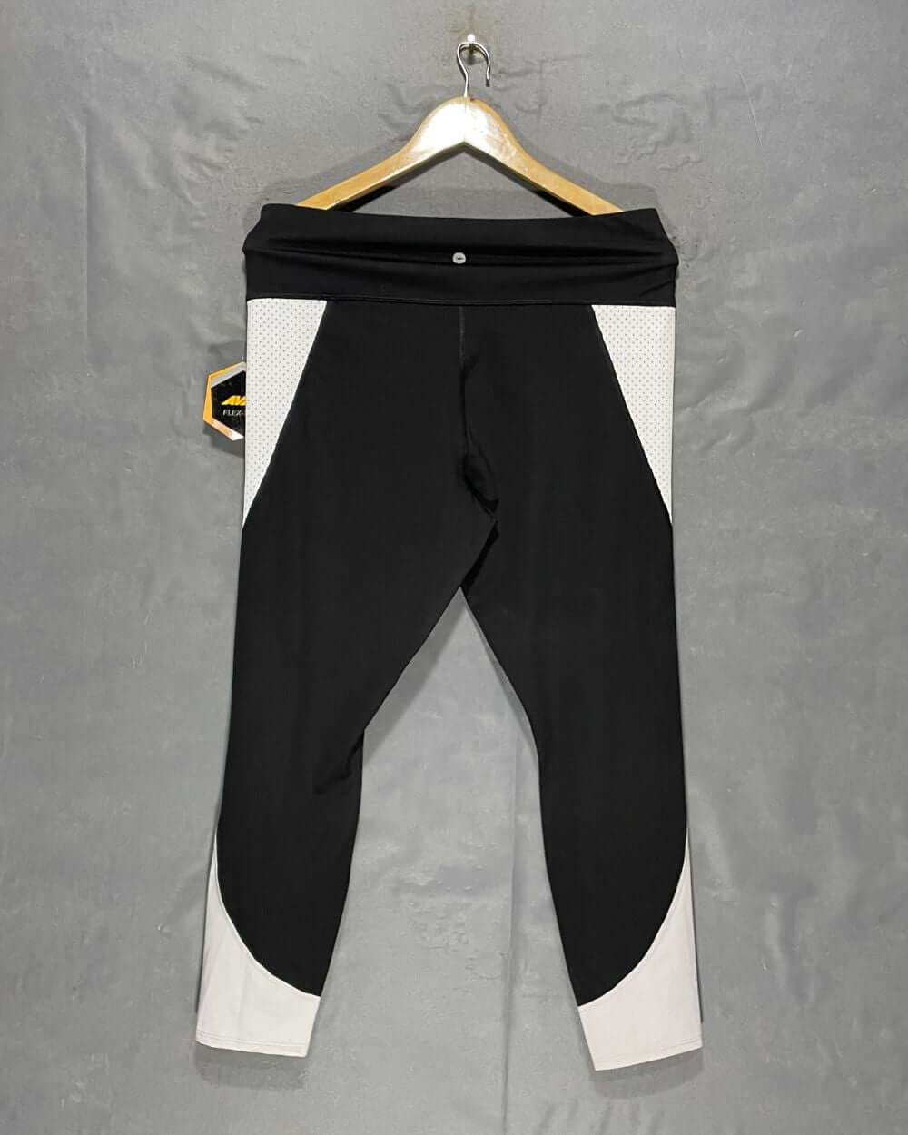 Avia Black Sport Gym Tights For Women L | ThriftHub.pk