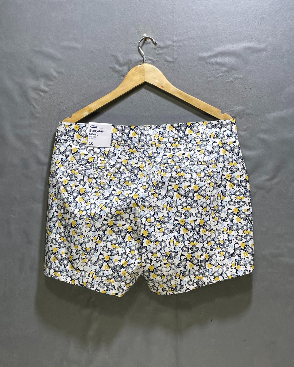 Old Navy White Cotton Short For Women M | ThriftHub.pk