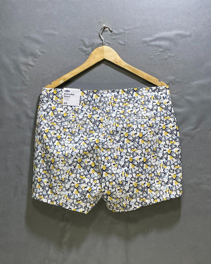 Old Navy White Cotton Short For Women M | ThriftHub.pk