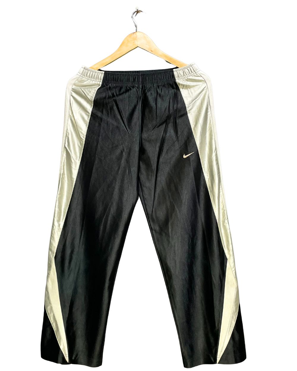 Nike Black Sport Trouser For Women L | ThriftHub.pk