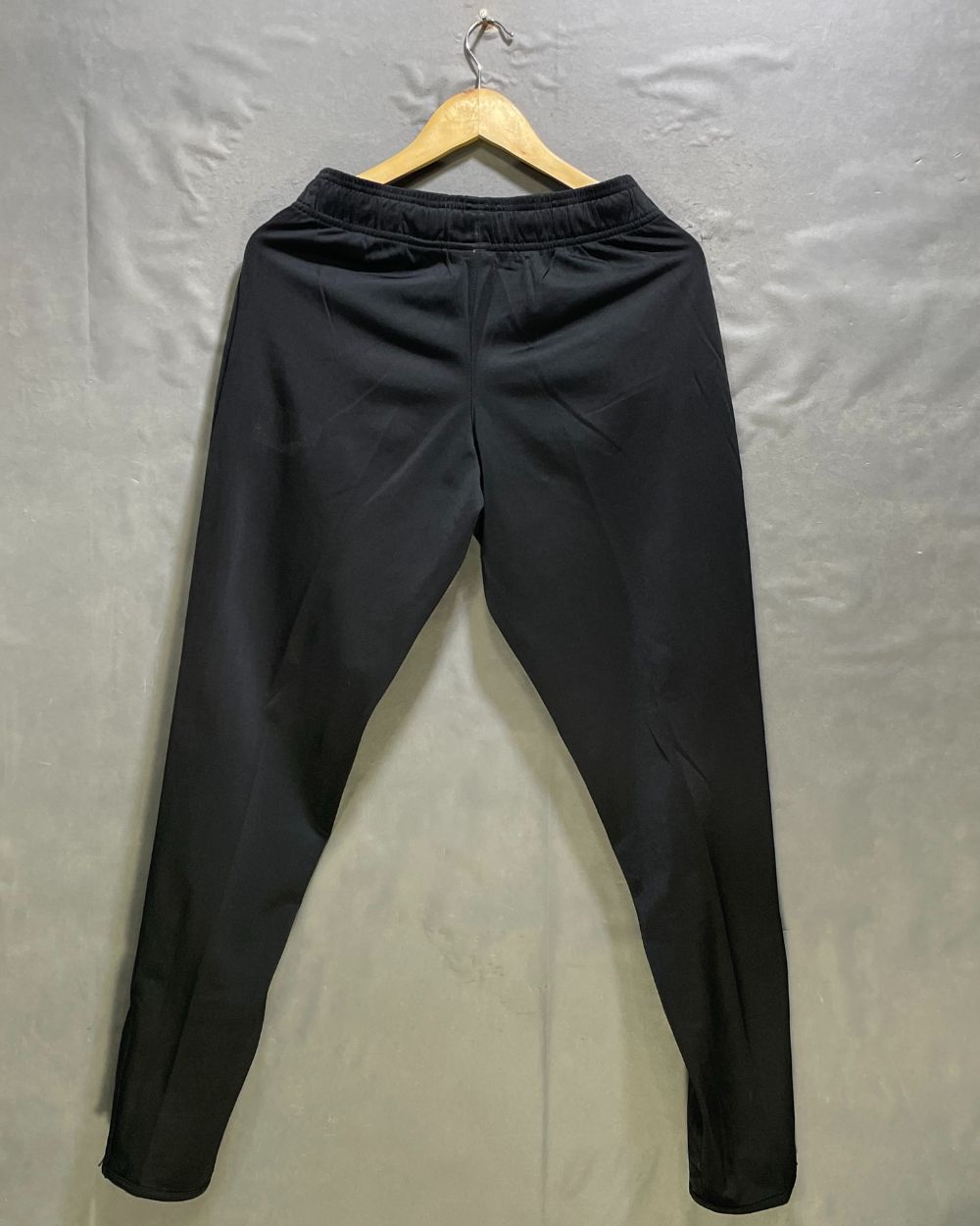 Umbro Black Sport Trouser For Women M | ThriftHub.pk