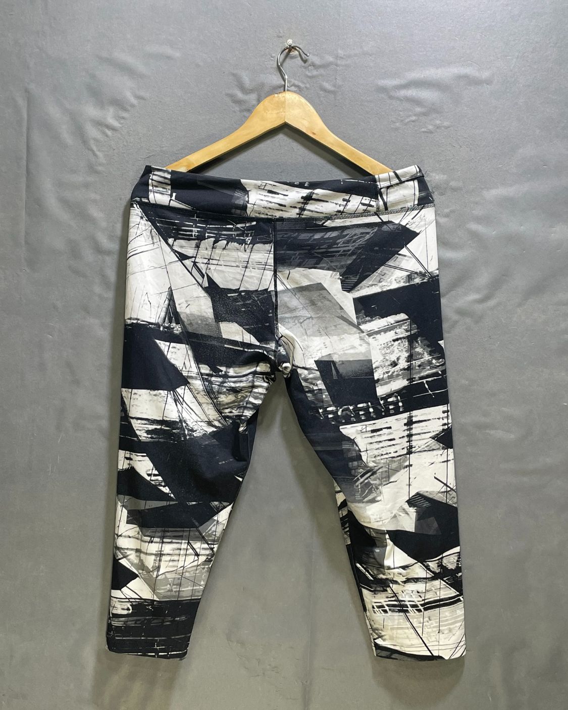 Adidas Gray Sport Tights For Women L | ThriftHub.pk