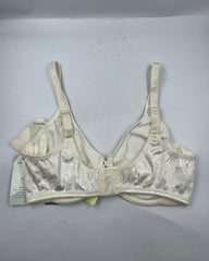 Vanity Fair White Sport Bra For Women Medium | ThriftHub.pk