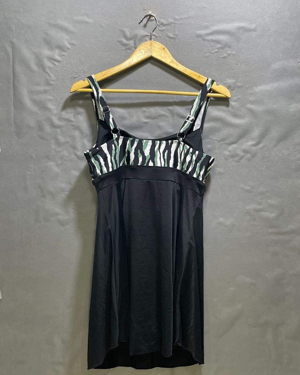 Septangle Black Sport Bra For Women XL | ThriftHub.pk