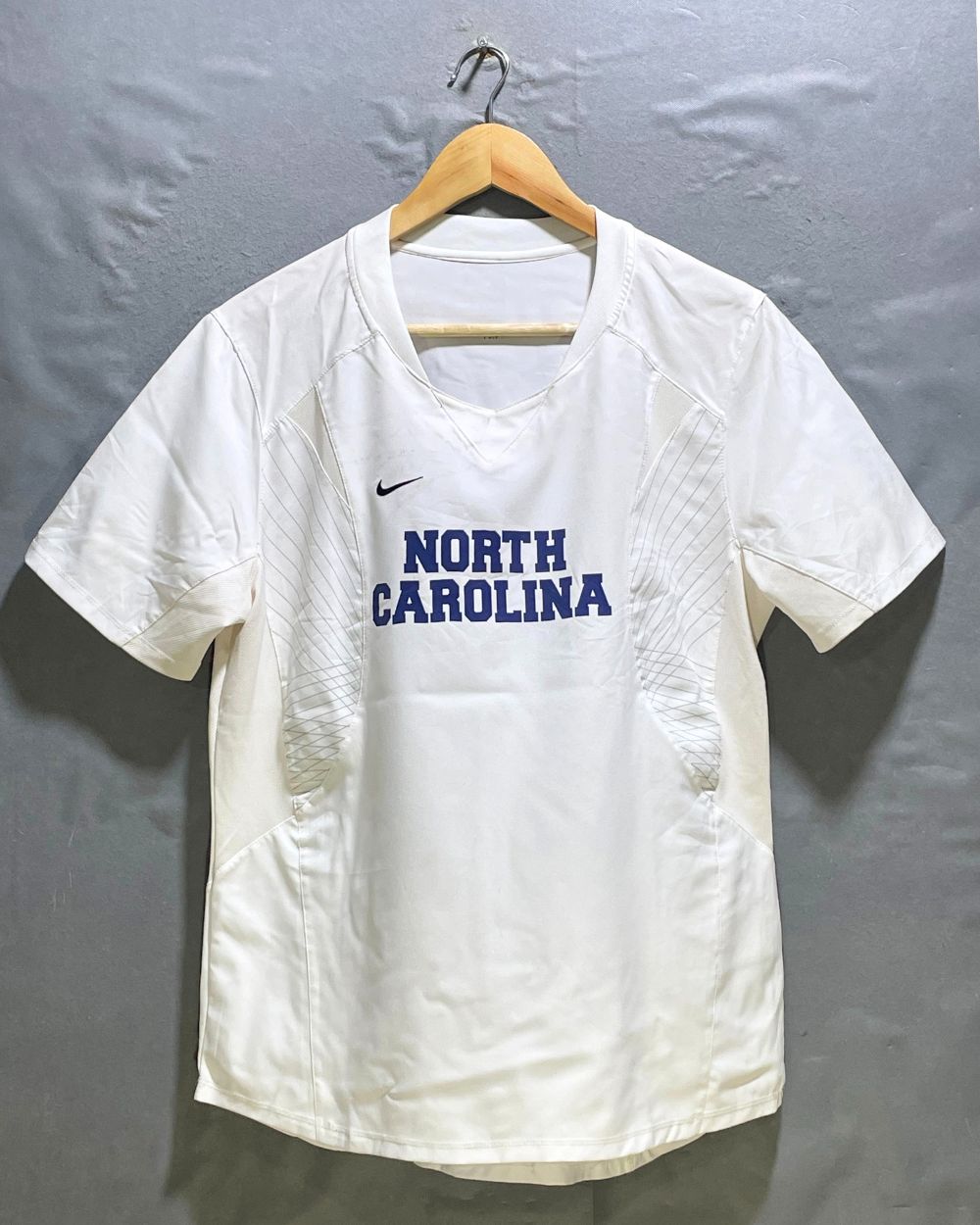 Nike White Sport T Shirt For Women Medium | ThriftHub.pk