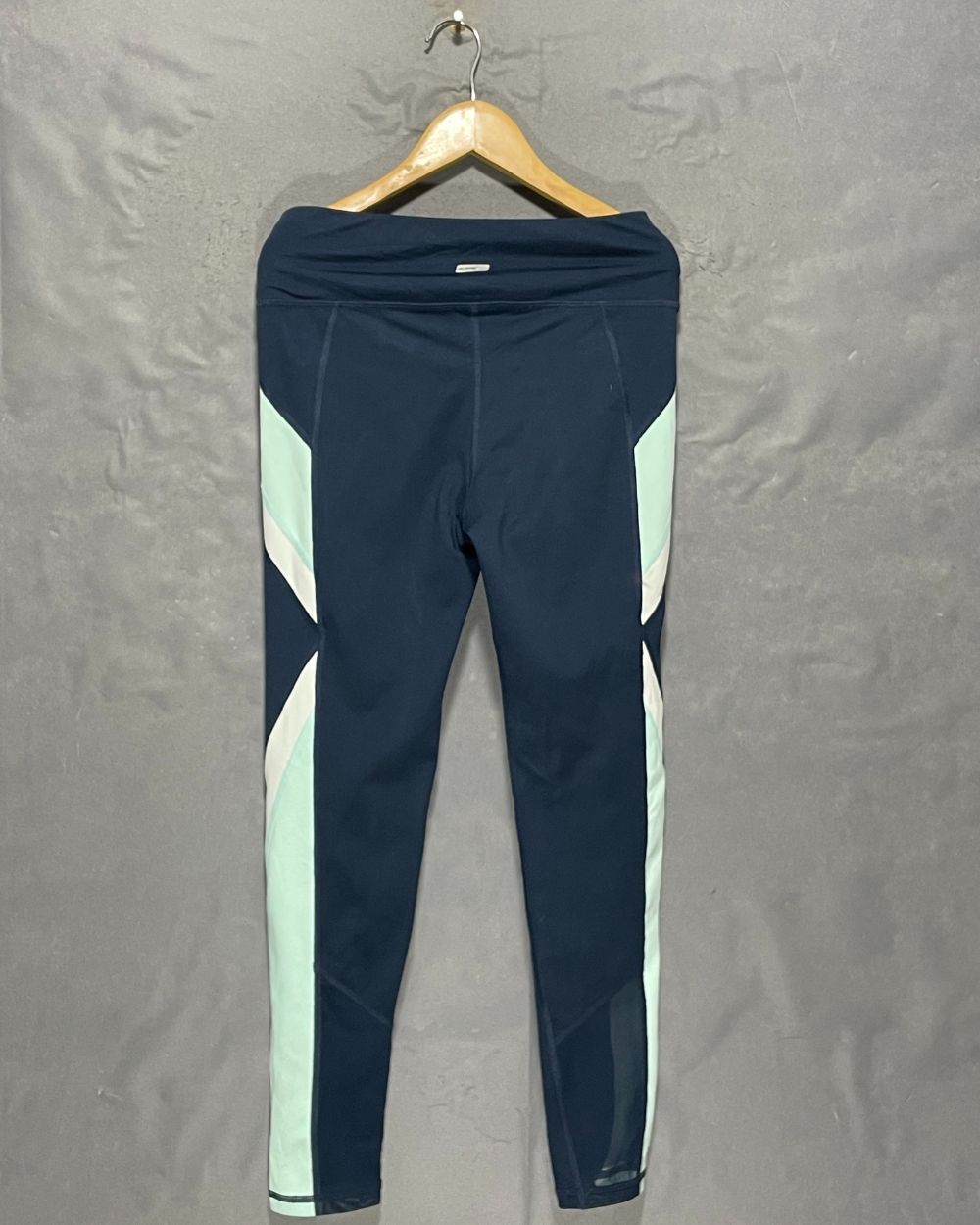 Athletic Works Green Sport Gym Tights For Girls Medium | ThriftHub.pk