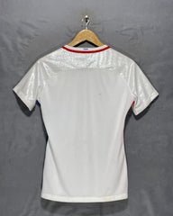 Nike White Sport T Shirt For Women M | ThriftHub.pk