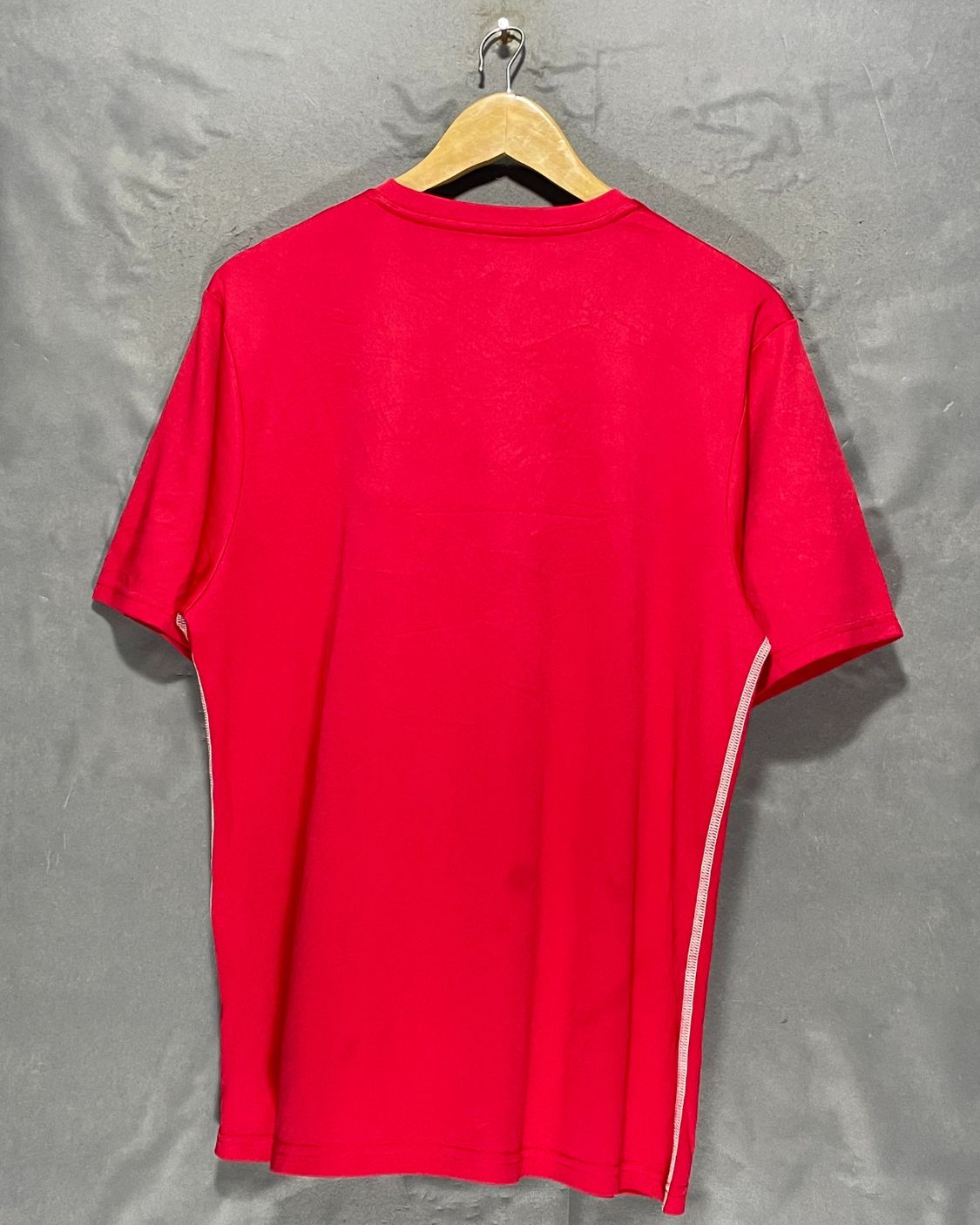 Challenger Teamwear Red Sport T Shirt For Men L | ThriftHub.pk