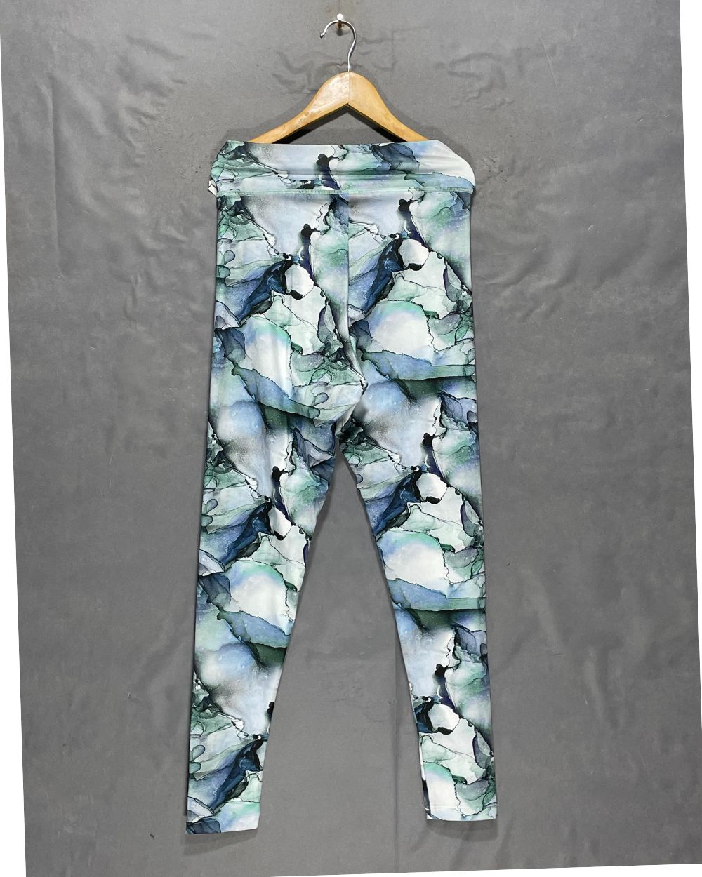 Maxed Green Sport Gym Tights For Girls Small | ThriftHub.pk