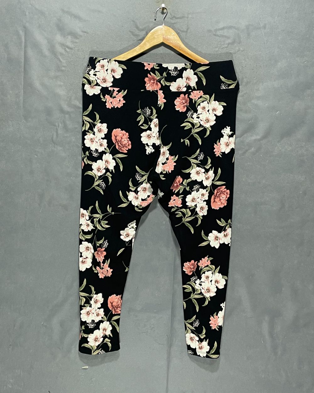 Thrift Hub Black Sport Gym Tights For Girls X Large | ThriftHub.pk