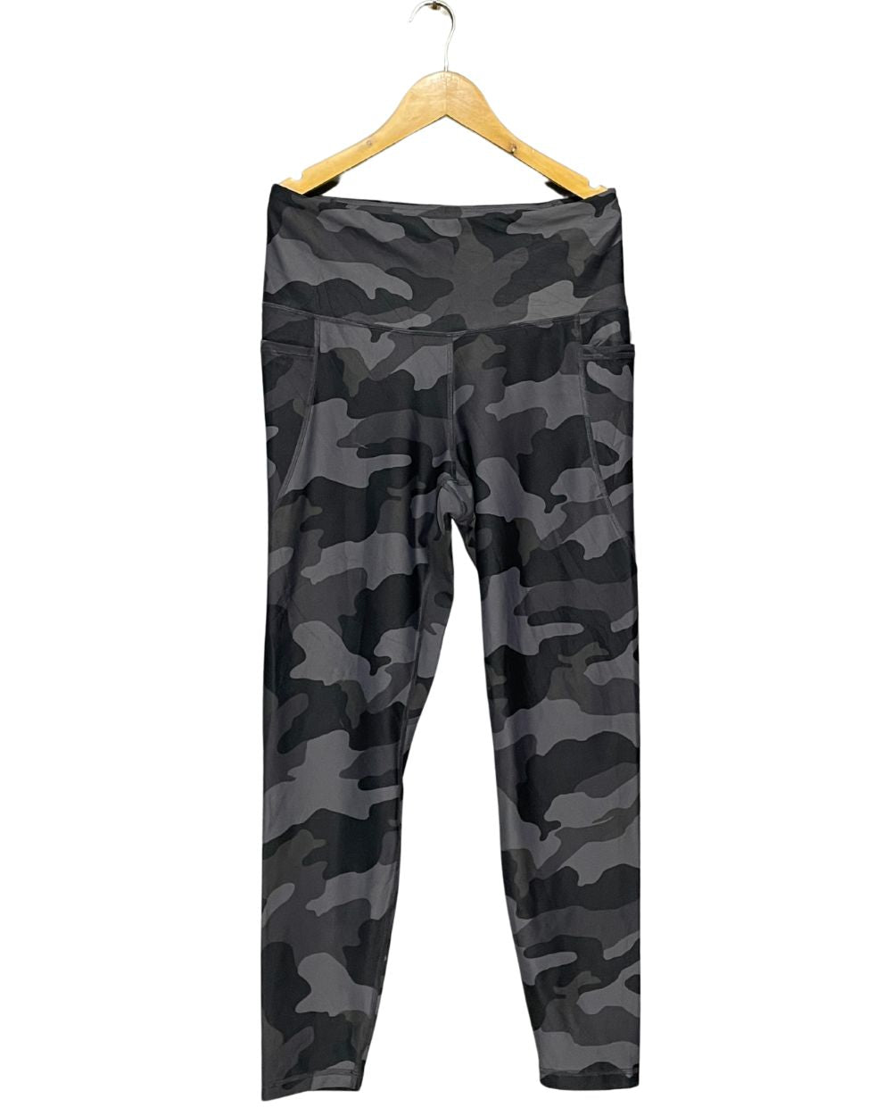 Old Navy Camouflage Sport Gym Tights For Girls Large | ThriftHub.pk