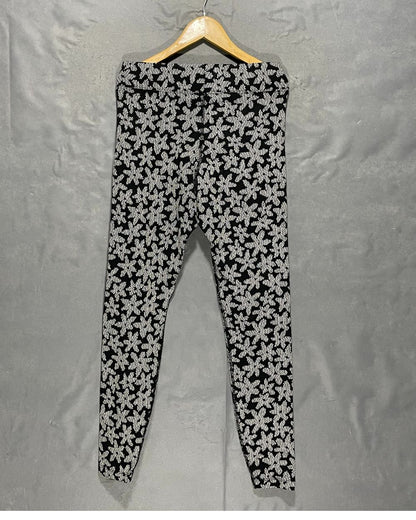 Nike Black Sport Gym Tights For Girls Small | ThriftHub.pk