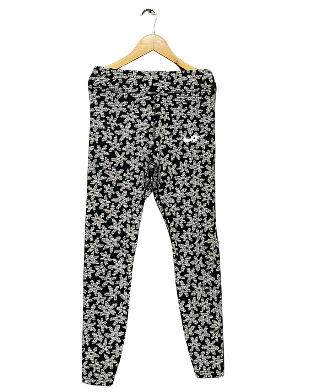 Nike Black Sport Gym Tights For Girls Small | ThriftHub.pk